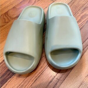 Adidas Yeezy Slides